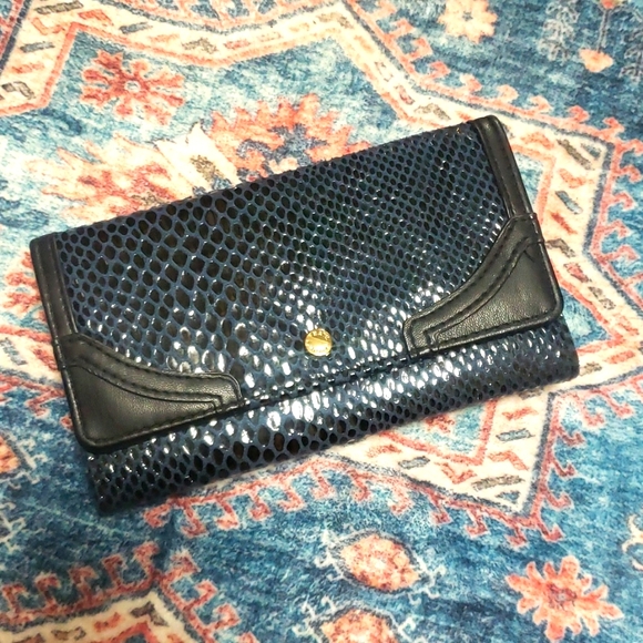 Kate Landry Wallet - Picture 1 of 6